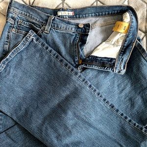 Levi’s 548 Perfectly Slimming Flare Sz 16M